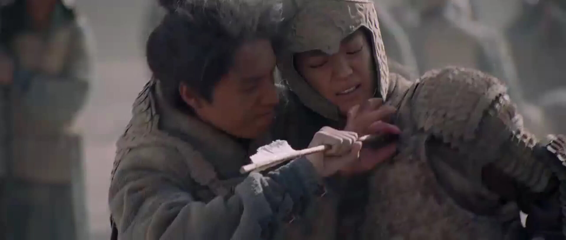 Wentai breaks the arrow in Mulan's chest.